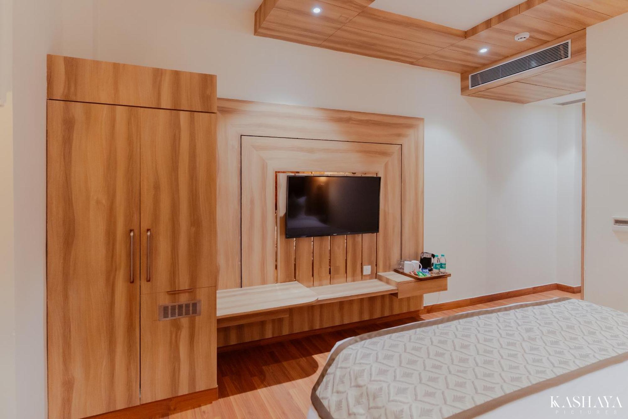 Hotel Ratan Mahal Datia ภายนอก รูปภาพ