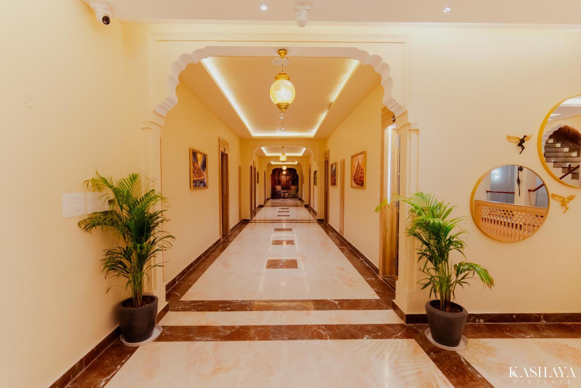 Hotel Ratan Mahal Datia ภายนอก รูปภาพ