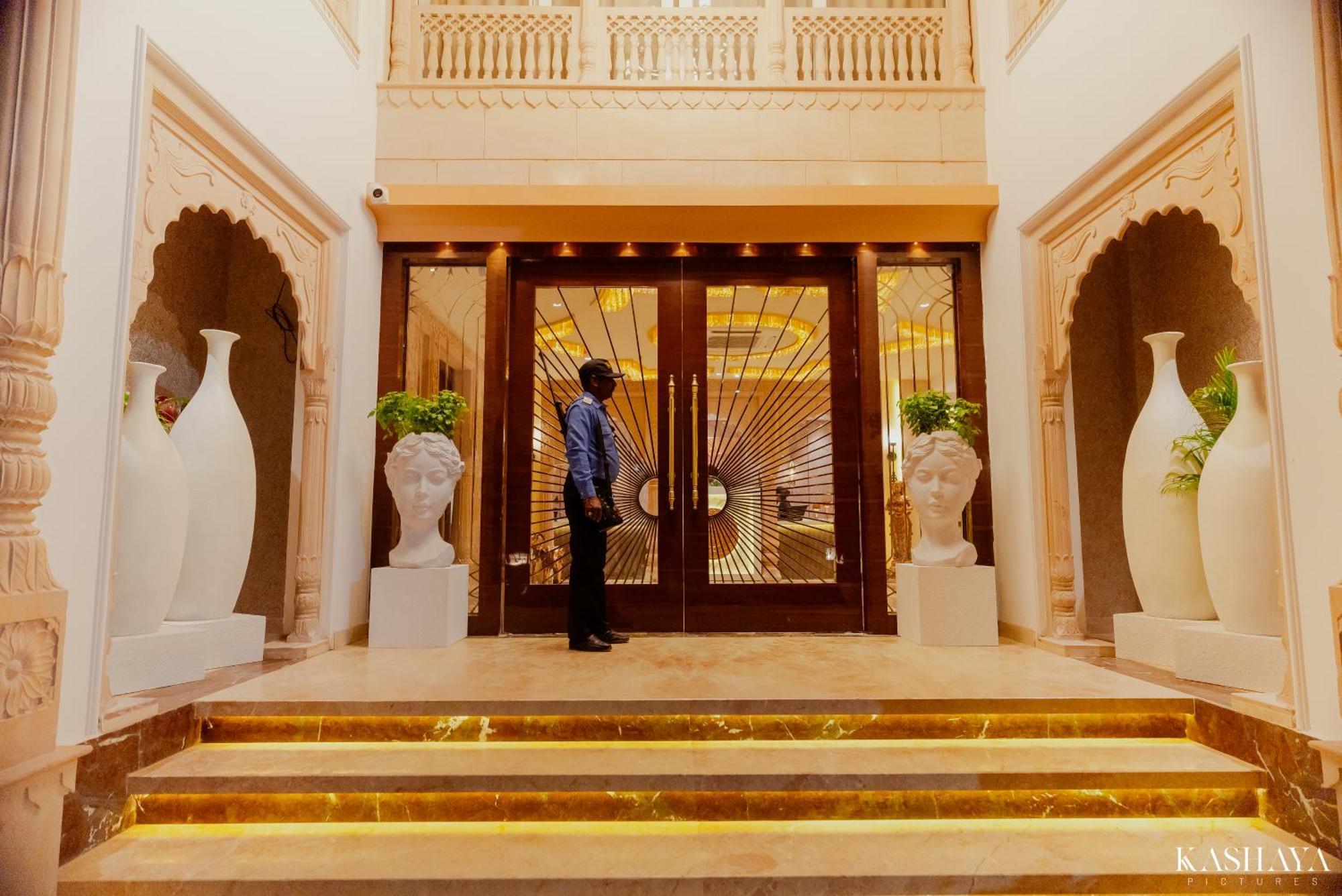 Hotel Ratan Mahal Datia ภายนอก รูปภาพ
